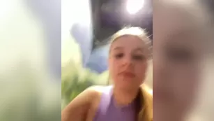 jucieLussie дразнит свою пышную пизденку