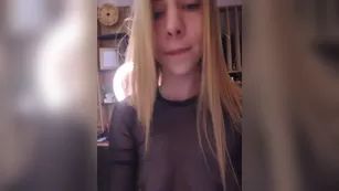 emilypech школьница милашка соблазняет тебя своей дырочкой
