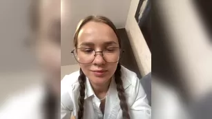 -Ange1ok- сучка в школьной униформе хочет отсосать тебе