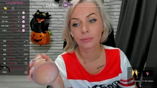 MiyaKiss милф блондинка сосет большой резиновый хуй