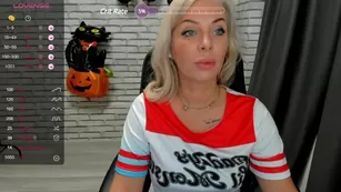 MiyaKiss милф блондинка сосет большой резиновый хуй