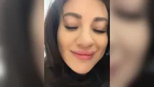 Wet__Bunny сиськатая брюнетка страстно трахает пилотку с охмибод