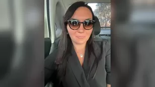 DIVORA развратная милфа в такси раздвигает ножки