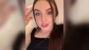 mendi- милая тин дрочит письку в трусиках с охмибод