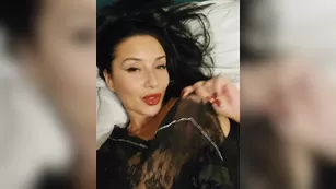 sexylady4u зрелая мамка показала свои сиськи и ждет тебя в кровать