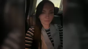 DIVORA шлюховатая милфа едет в такси и ласкает между ног