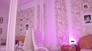 OnlyAriel телка с красными волосами танцует в юбке