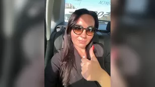 DIVORA горячая брюнетка дрочит письку в такси