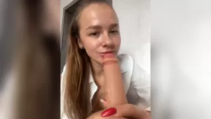 -Ange1ok- малыха показала сиськи и сосет резиновый член