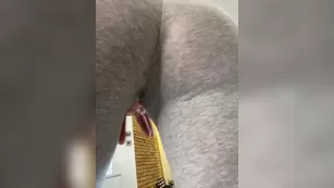 -Shining- стройняшка снимает трусики и светит сладкую пизду