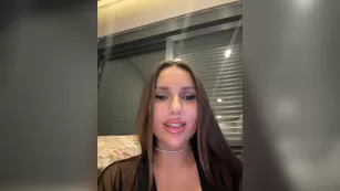 Syka001 элитная шлюшка наслаждается вибратором в трусиках