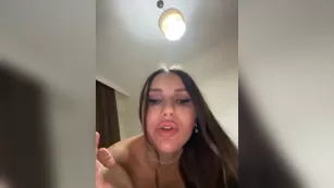 Syka001 элитная шлюшка играется со своей киской с охмибод