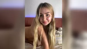 FluffyHat милф блондинка страстно мастурбирует вагину