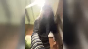 DIVORA горячая милфа довела себя до оргазма в туалете ресторана