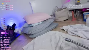 hayleex голая блондинка насаживается писькой на секс машину