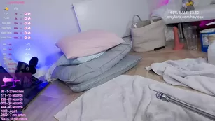 hayleex голая блондинка насаживается писькой на секс машину