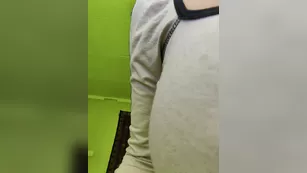 MyLittlegi маленькая милфа мастурбирует письку от первого лица