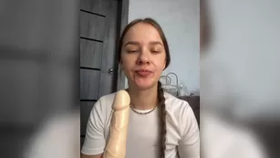 -Ange1ok- русская молодая девка насасывает резиновый член
