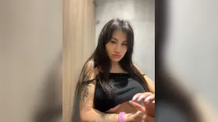 Wet__Bunny ласкает письку через трусики в примерочной в ТЦ