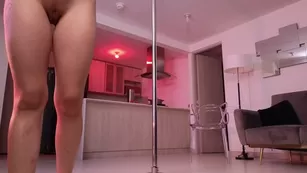 mandi4pole_ девушка танцует голая на шесте