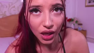 OnlyAriel милая шлюшка близко к камере облизывает дилдо