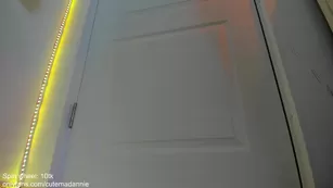 petitegonwild худенькая малышка довела письку до оргазма