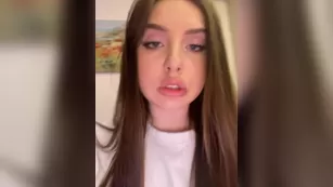 mendi- девочка мастурбирует и будто трется писькой о твой ротик