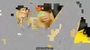 Пышногрудая шлюшка wetmylips трахает пизду фаллосом