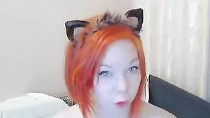 Рыжая шалава alisaelita трахает очко самотыком