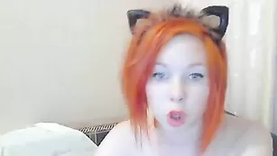 Рыжая шалава alisaelita трахает очко самотыком