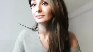 Строптивая леди Jaydenjoliex светит сисечками