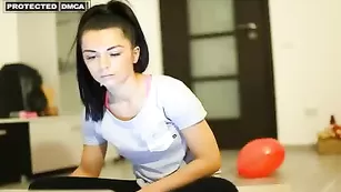 Скромная цыпочка общается во фри hotbrunette85