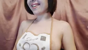 Сексуальная домохозяйка Mary777 дразнит сиськами