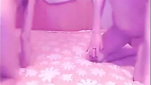 Обнаженные лесбиянки демонстрируют свои прелести