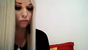 Соблазнительные лесби занимаются грязными ласками ChikaBomb