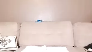 Прекрасная сучка aubrilee пальчиками дрочит киску