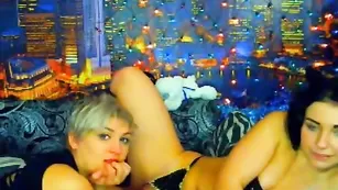 Грациозные лесби Extralegal лижут пизденку