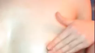 Озорная бабенка loreen позирует обнаженной