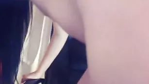 Строптивая баба массирует небольшие сиськи vassabbii