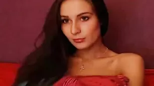 Грудастая кокетка SexySabotage сексуально раздевается