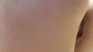 Шикарная соска hettinger трахает себя пальчиками