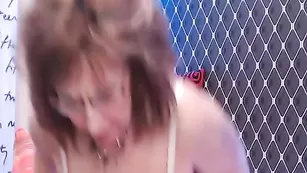 Распутная дама Madamkelly теребит пизденку