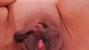 Темноволосая старушка Perfect_madamme показала пизденку