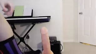 Пылкая сука выебала пизду фаллосом thefleshexperience