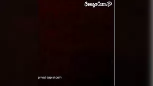 Озорная блудница CatGreen тискает вагину