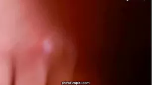 Озорная блудница CatGreen тискает вагину