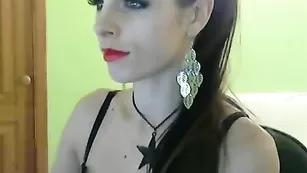 Обаятельная сучка Sexsandra демонстрирует шикарную попку