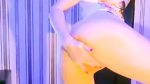 Русская куколка DETKAX разминает шикарную задницу