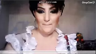 Грудастая чертовка merilinx позирует в эпатажном наряде