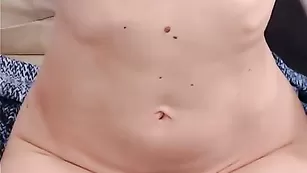 Очаровательная Beautifulmature массирует сисечки